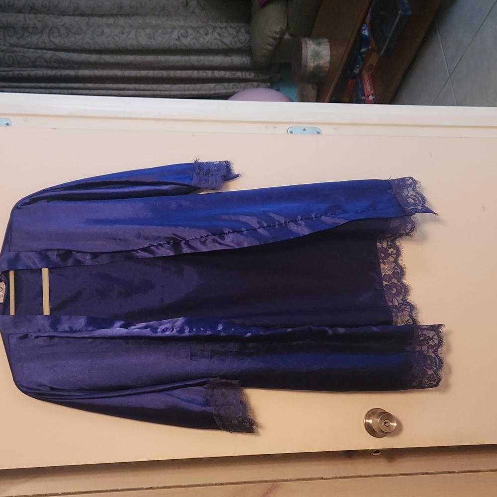 Elegant Blue Satin Robe - Picture 2 of 2